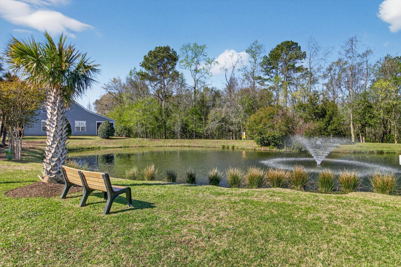 131 Hornby Circle Photo 33