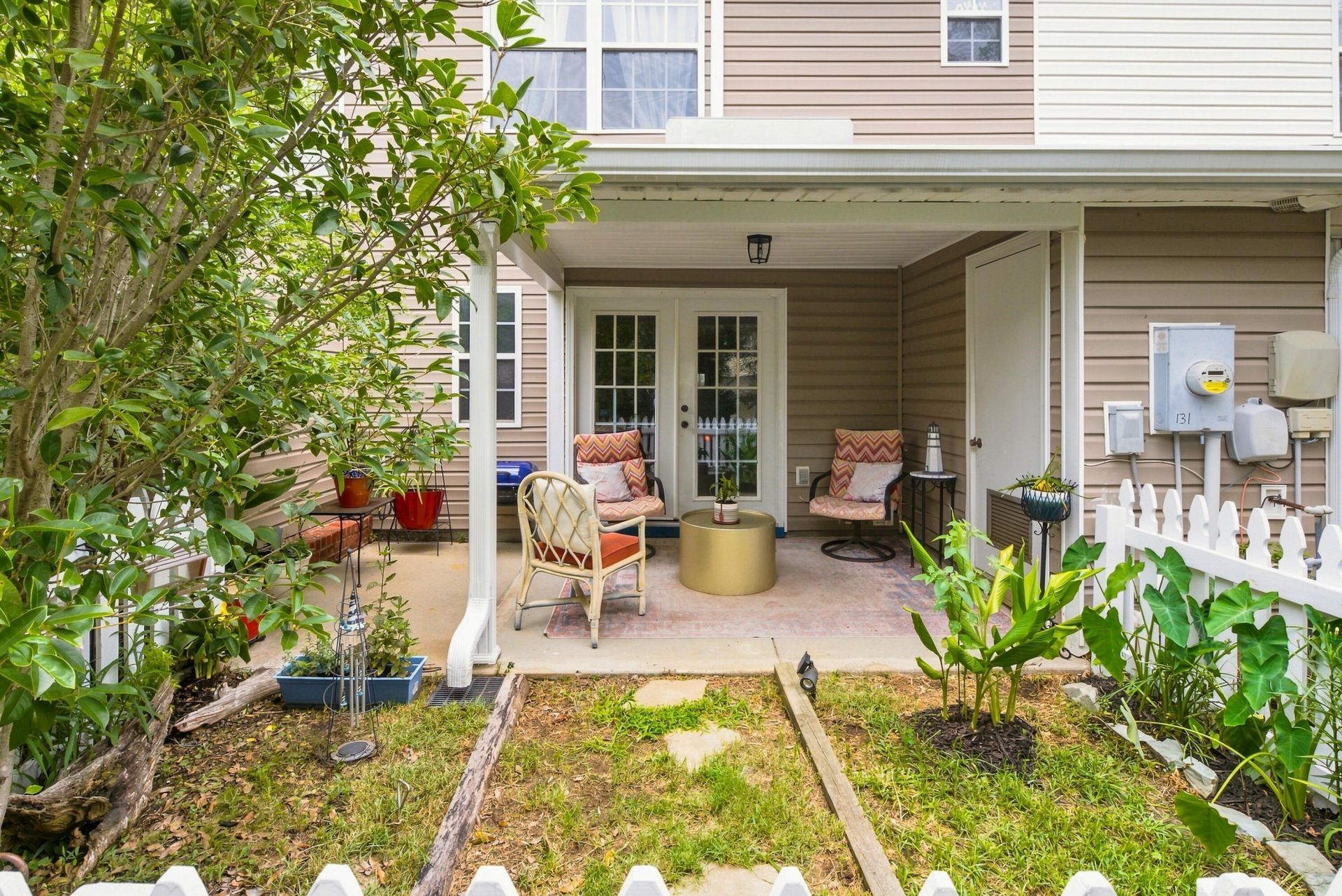 131 Hornby Circle Photo 36