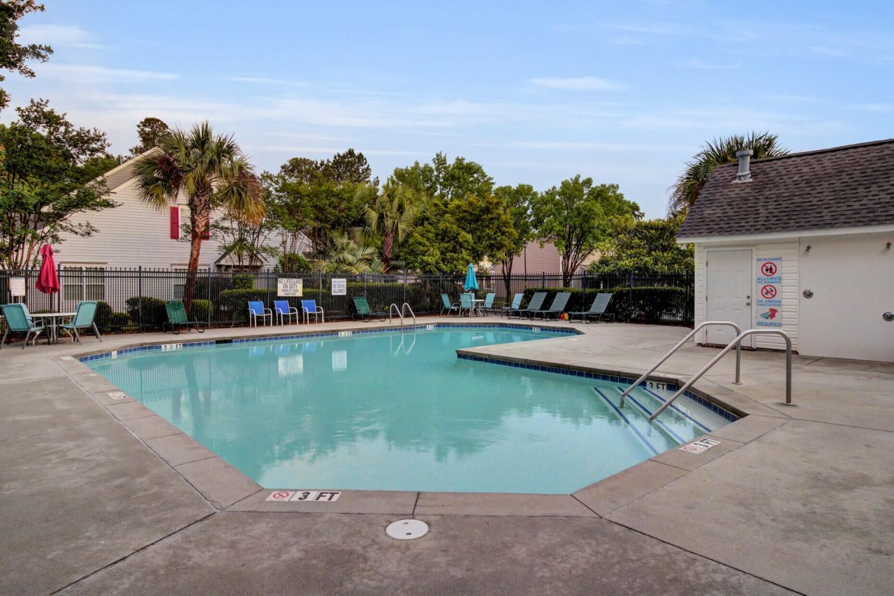 131 Hornby Circle Photo 36