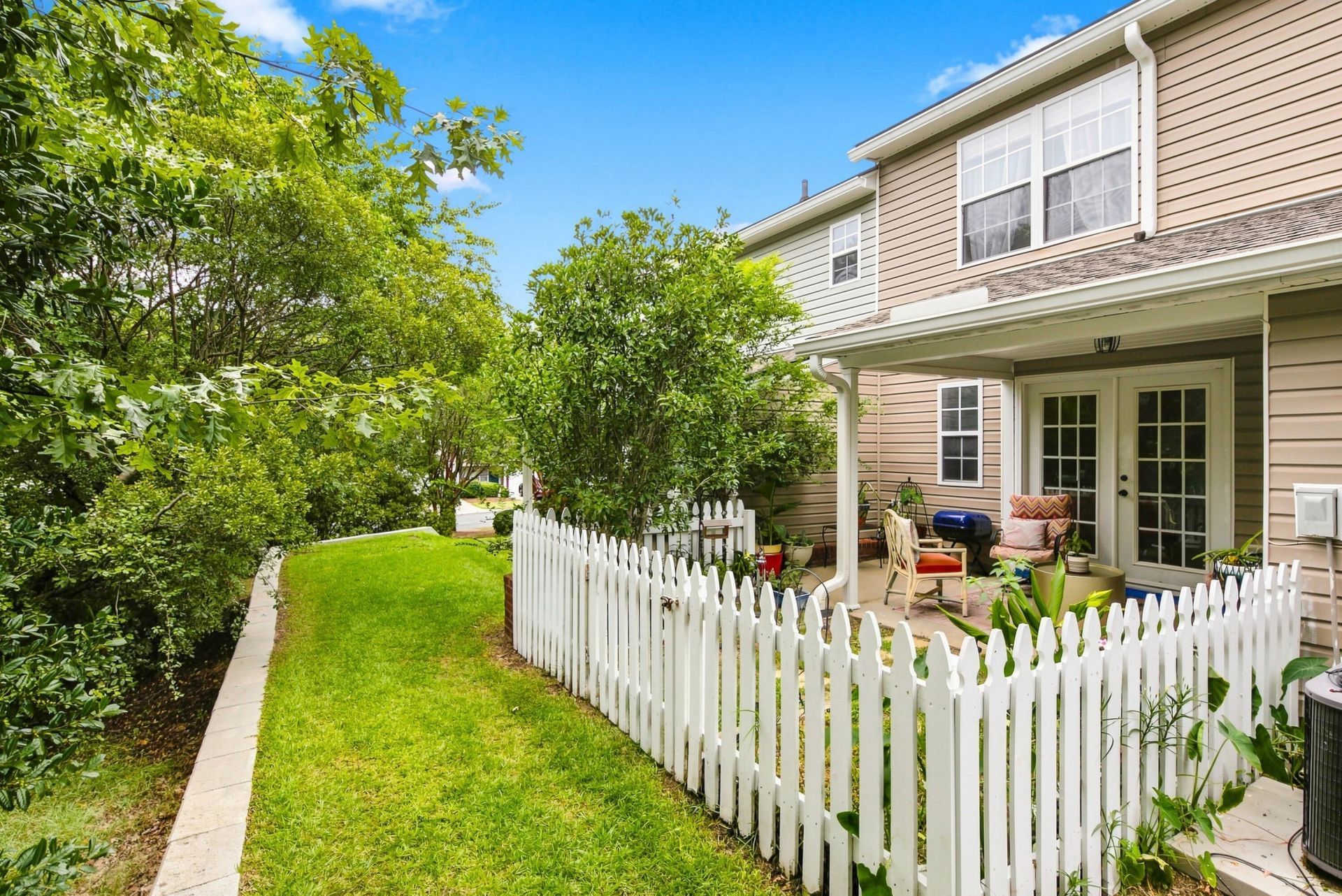 131 Hornby Circle Photo 37
