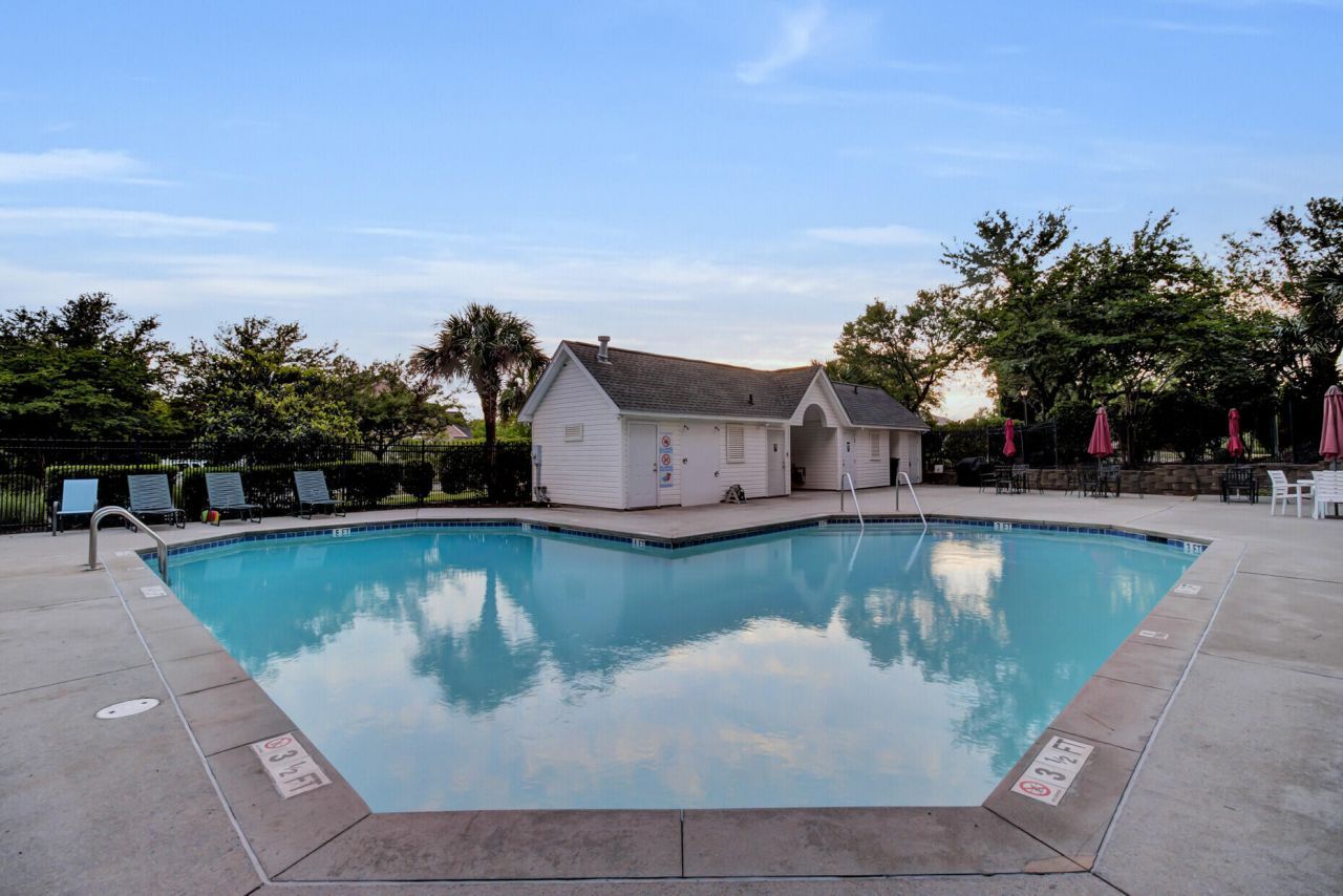 131 Hornby Circle Photo 37