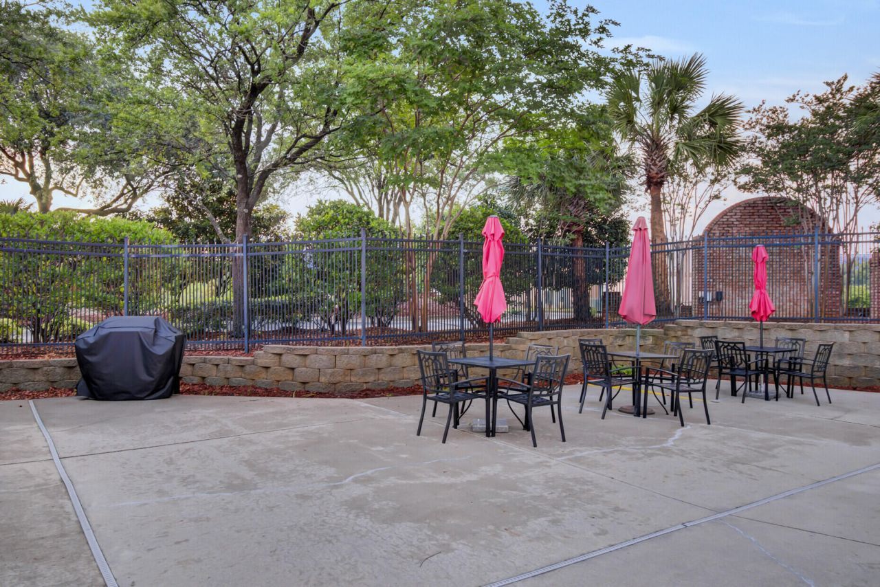 131 Hornby Circle Photo 39