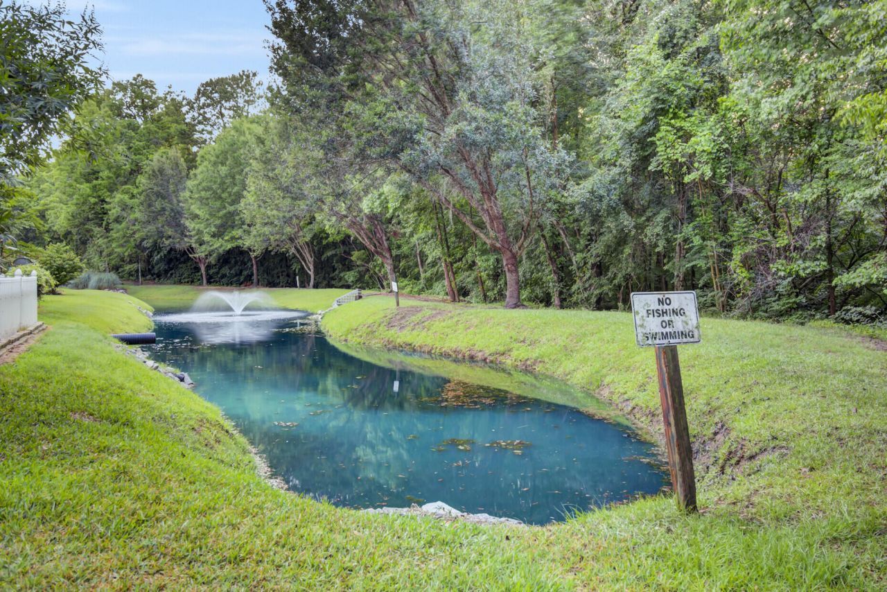 131 Hornby Circle Photo 40