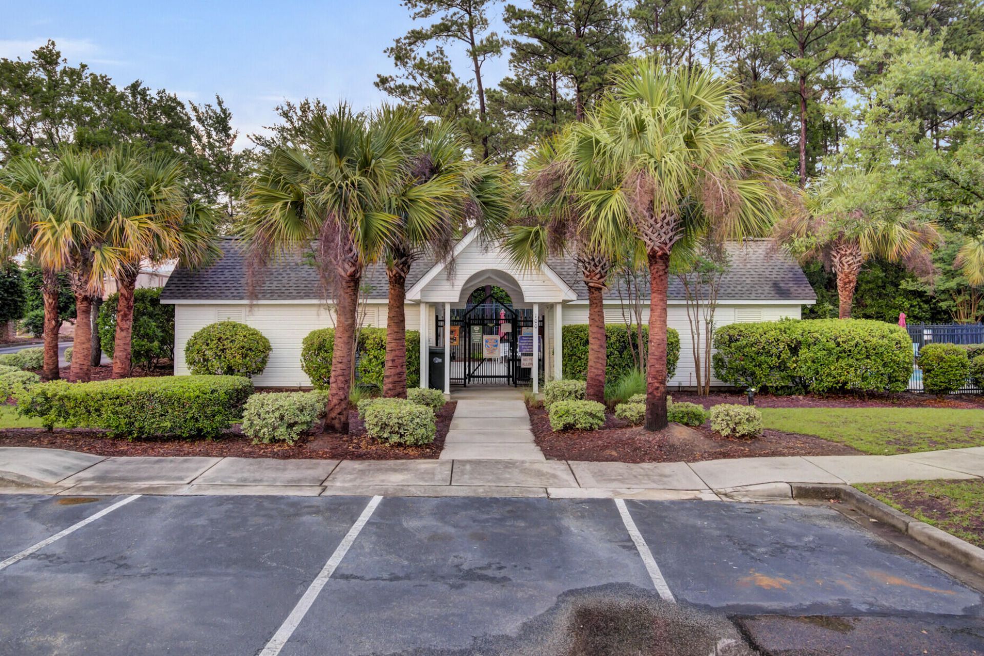131 Hornby Circle Photo 45