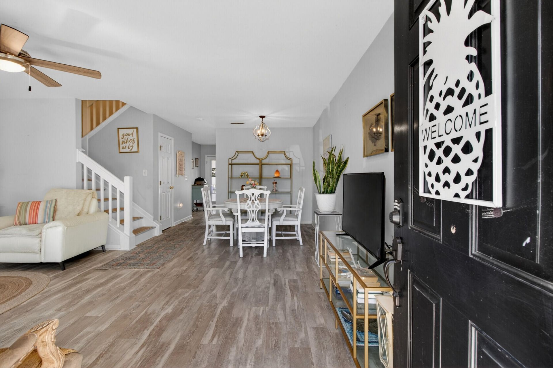 131 Hornby Circle Photo 5