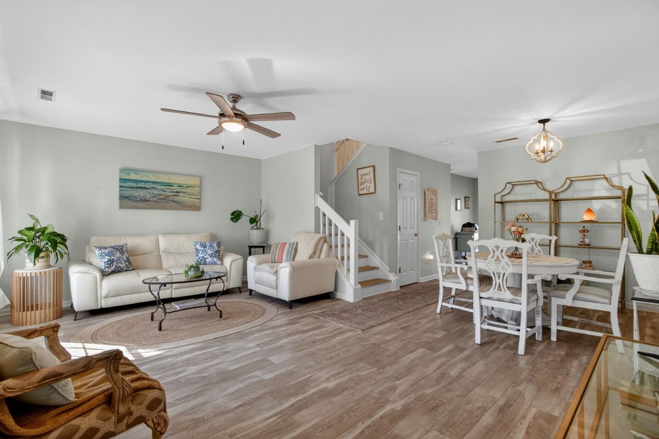 131 Hornby Circle Photo 6