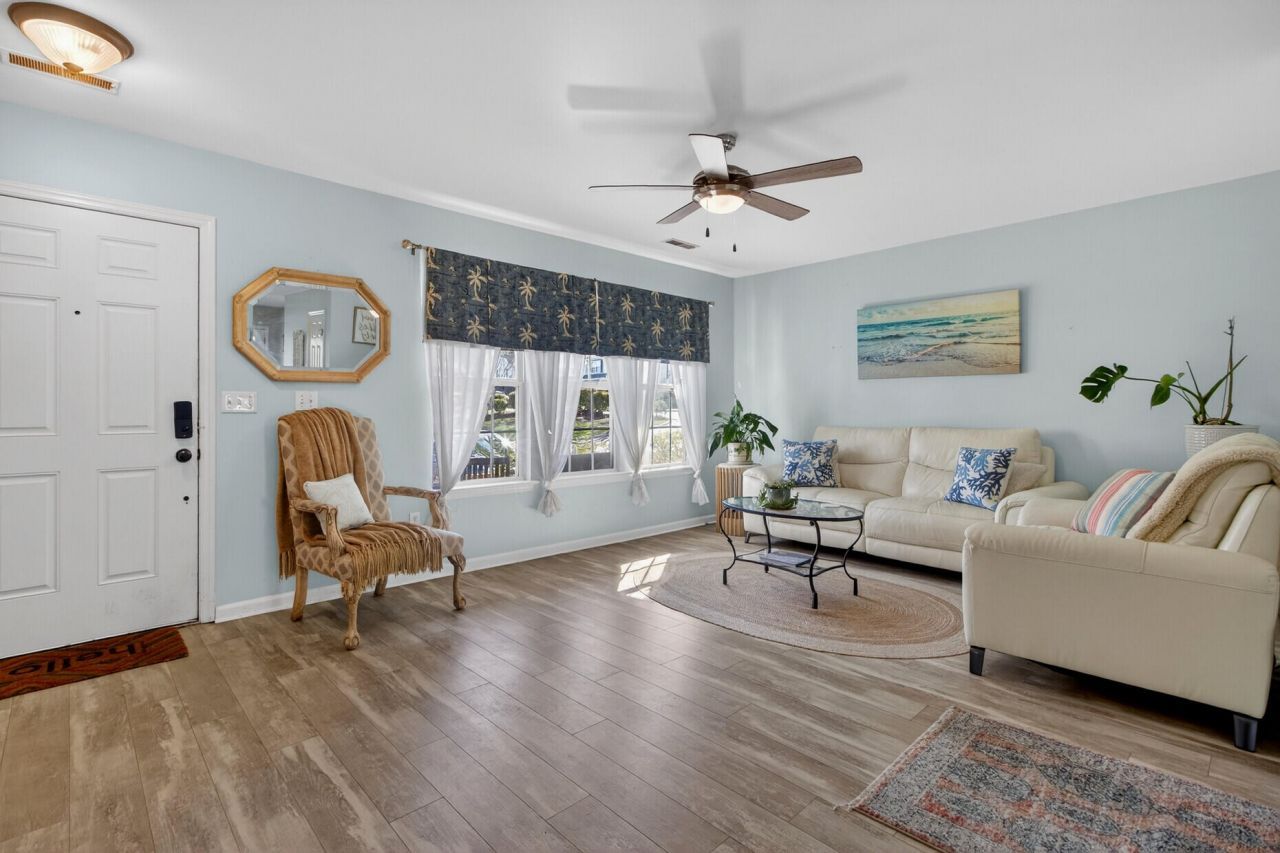 131 Hornby Circle Photo 7