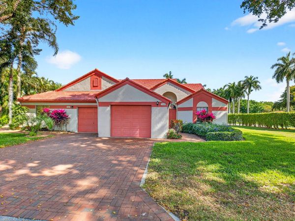 7978 Lexington Club Boulevard, Unit B, Delray Beach, FL 33446