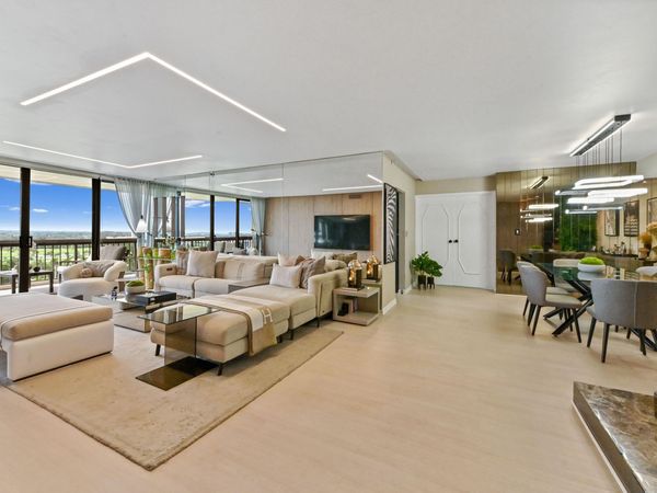 1900 Consulate Place, Unit 1205, West Palm Beach, FL 33401