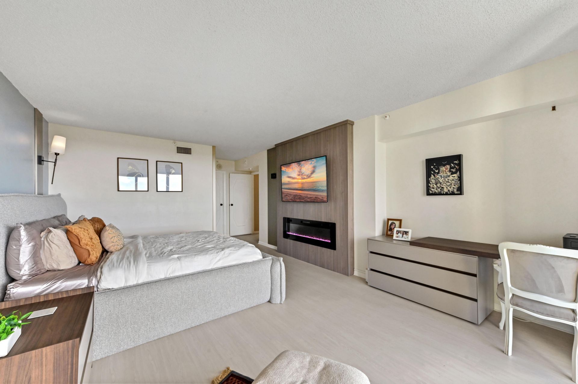 1900 Consulate Place, West Palm Beach, FL 33401 Photo