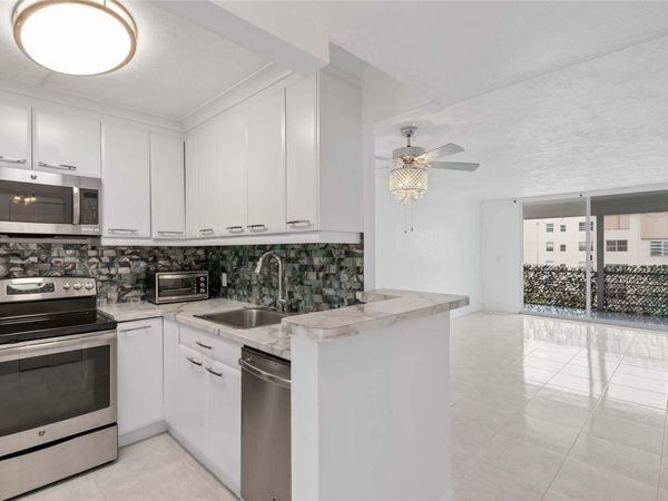 2841 Somerset Drive, Unit 311, Lauderdale Lakes, FL 33311