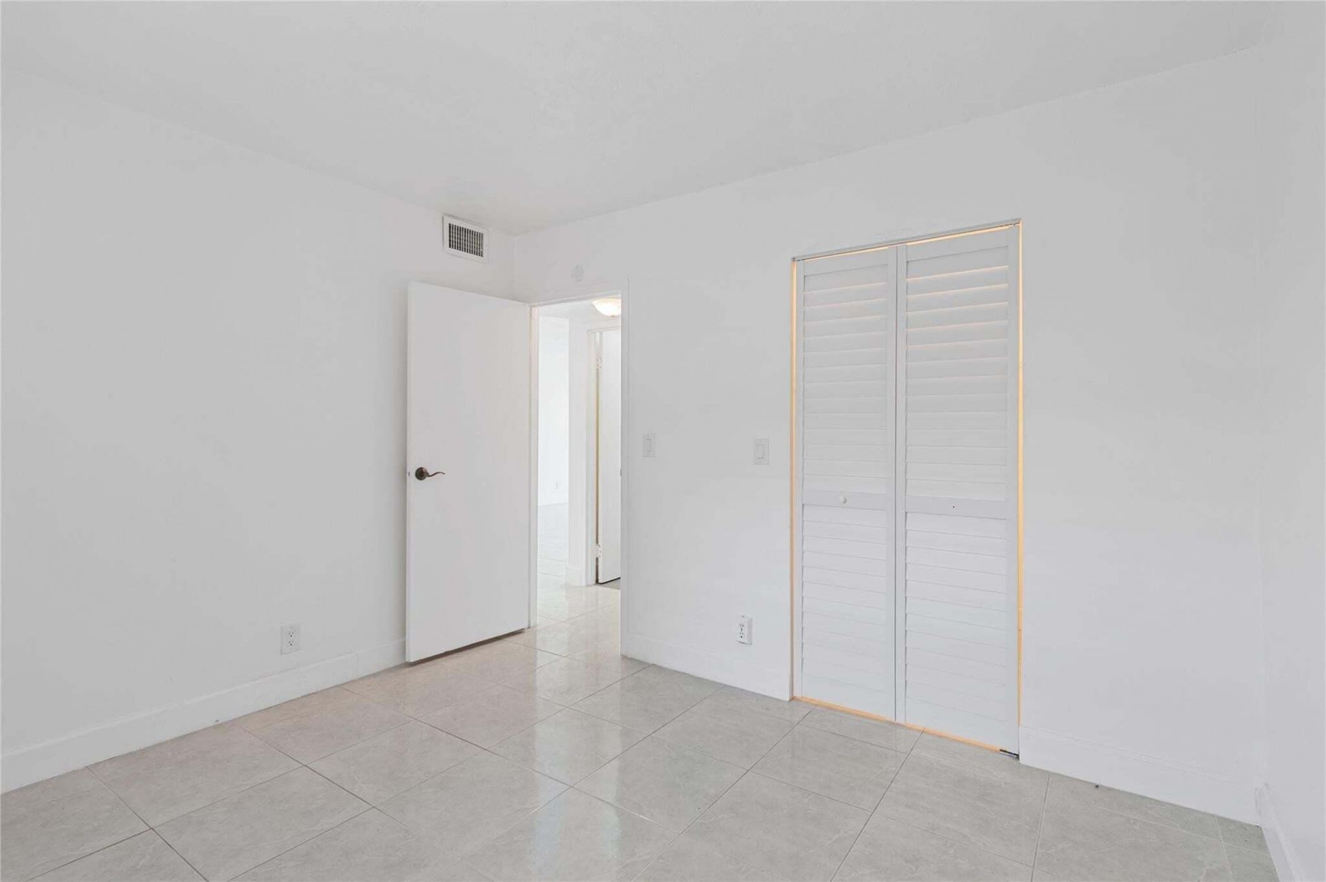 2841 Somerset Drive, Unit 311, Lauderdale Lakes, FL 33311 Photo