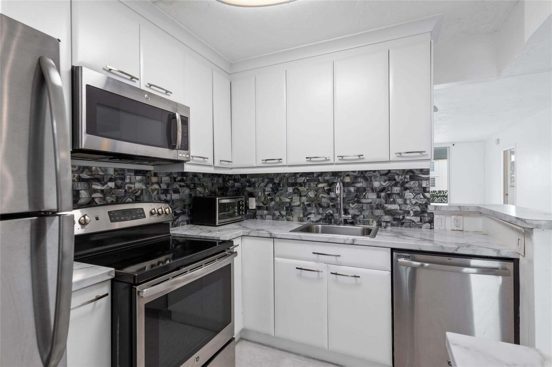 2841 Somerset Drive, Unit 311, Lauderdale Lakes, FL 33311 Photo