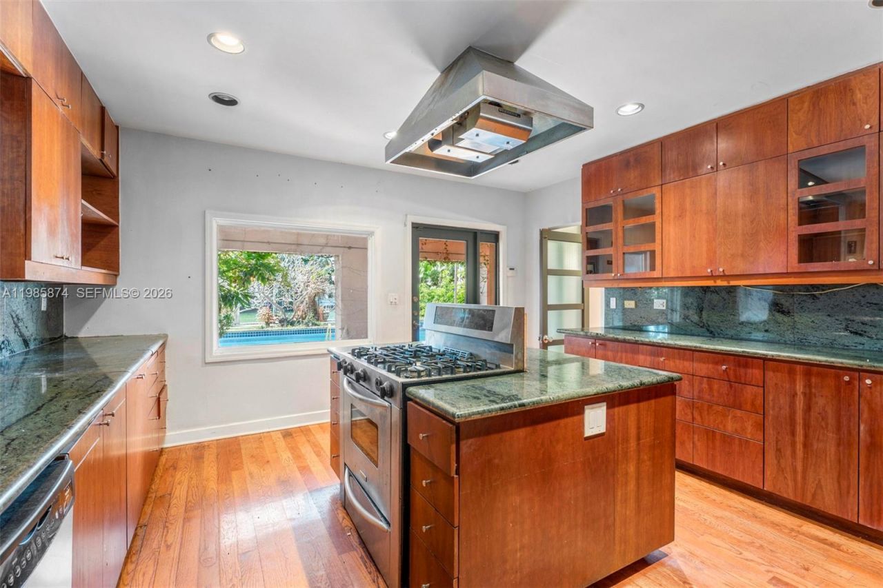 3310 Garden Ave , Miami Beach, FL 33140 Photo