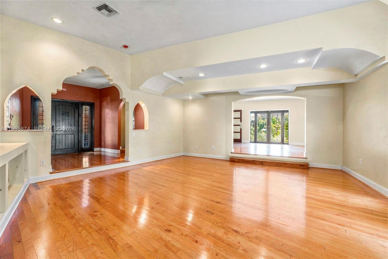 3310 Garden Ave , Miami Beach, FL 33140 Photo