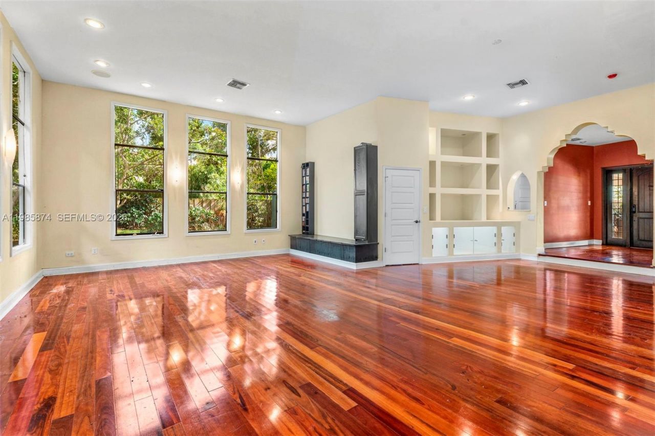 3310 Garden Ave , Miami Beach, FL 33140 Photo