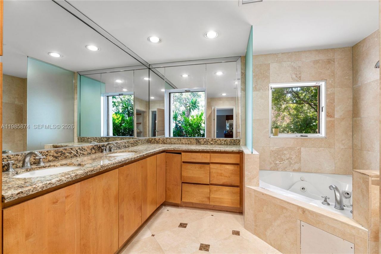 3310 Garden Ave , Miami Beach, FL 33140 Photo