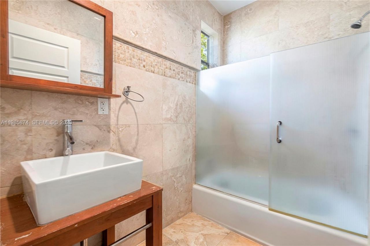 3310 Garden Ave , Miami Beach, FL 33140 Photo