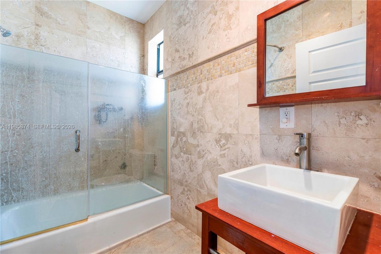 3310 Garden Ave , Miami Beach, FL 33140 Photo