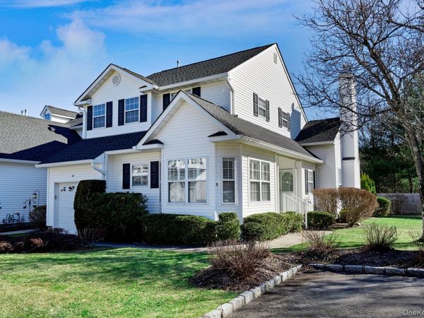 24 Brookville Way , Manorville, NY 11949