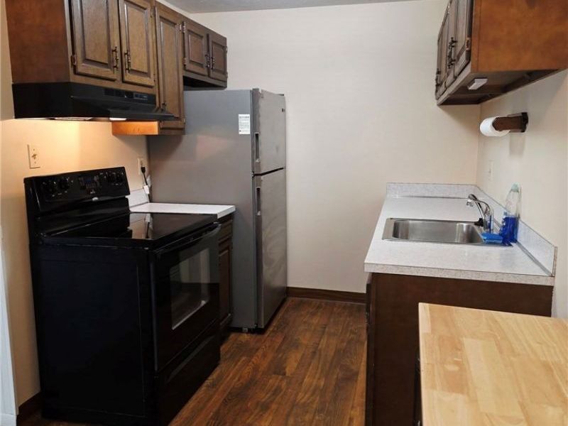 9660 Cove Drive, Unit F-16, North Royalton, OH 44133 Photo 12