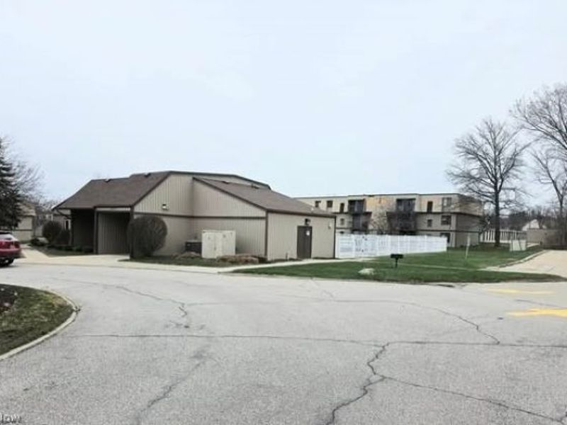 9660 Cove Drive, Unit F-16, North Royalton, OH 44133 Photo 34