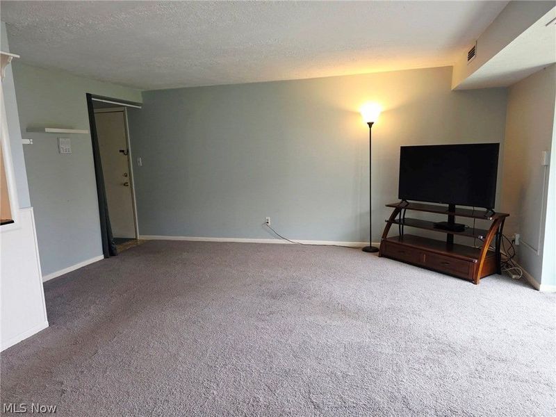 9660 Cove Drive, Unit F-16, North Royalton, OH 44133 Photo 7