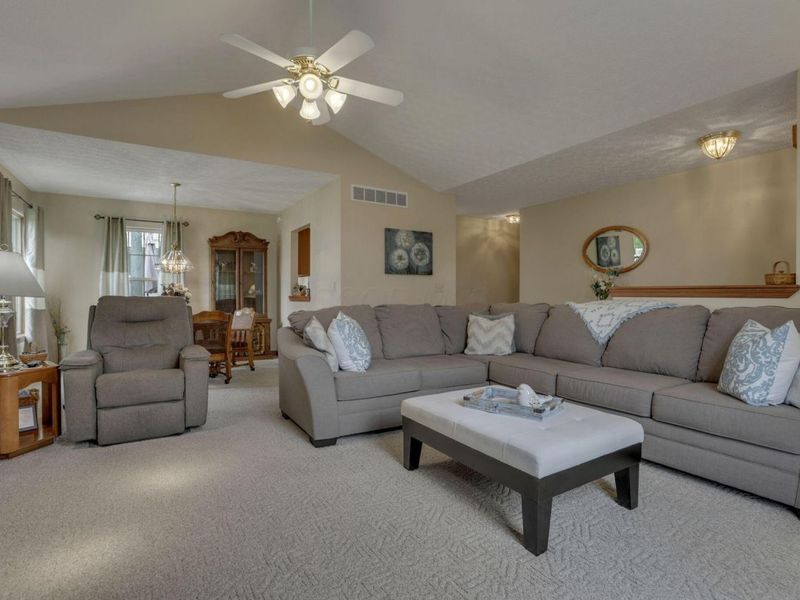 145 Shawnee Loop N, Pataskala, OH 43062 Photo 12