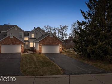 5914 Creekside Drive, Troy, MI 48085