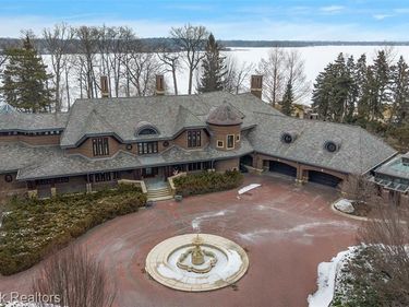 4740 Dow Ridge Road, Orchard Lake Village, MI 48324