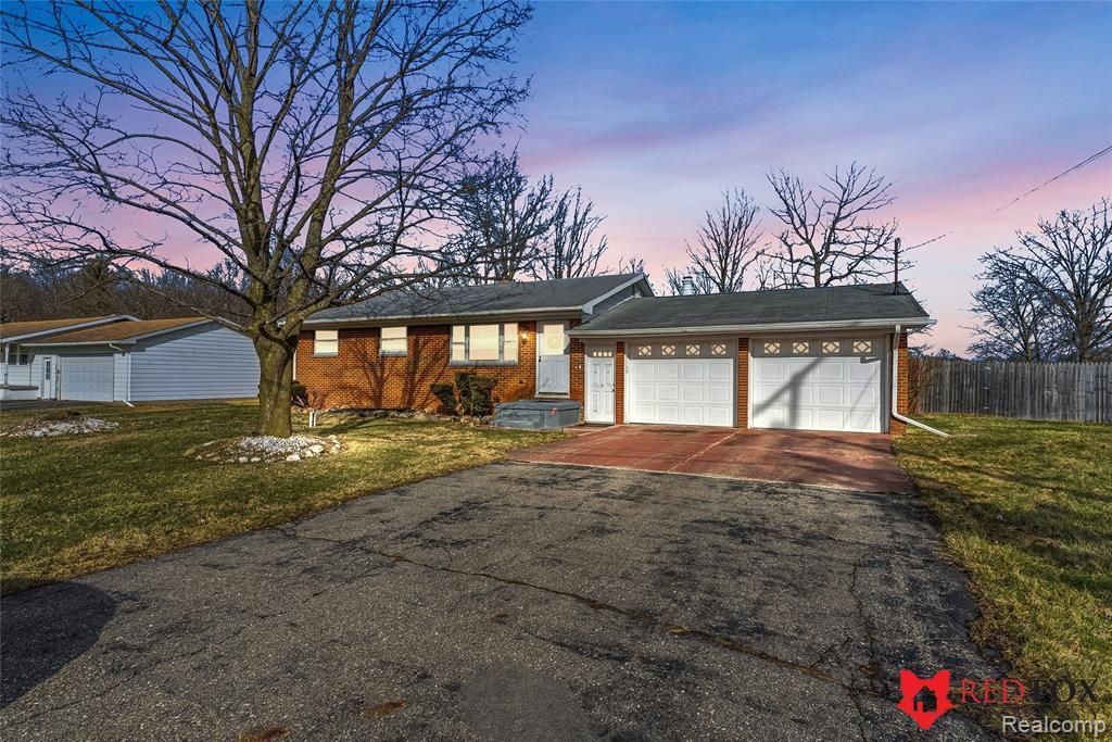 2379 Hialeah Drive, Flint Township, MI 48507 Main Photo