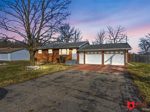 2379 Hialeah Drive, Flint Twp, MI 48507