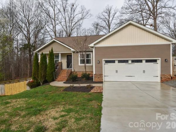 1809 Megan Ann Lane , Lincolnton, NC 28092