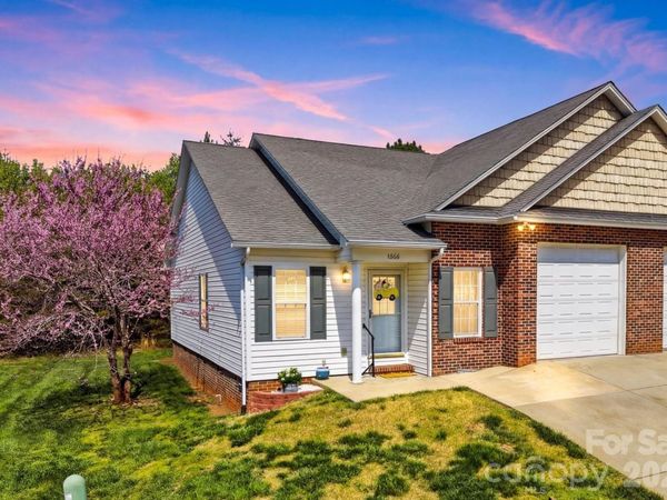 1662 Golden Cedar Lane, Newton, NC 28658