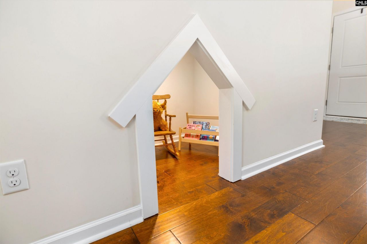 390 Gatesbrook Drive  Photo 13