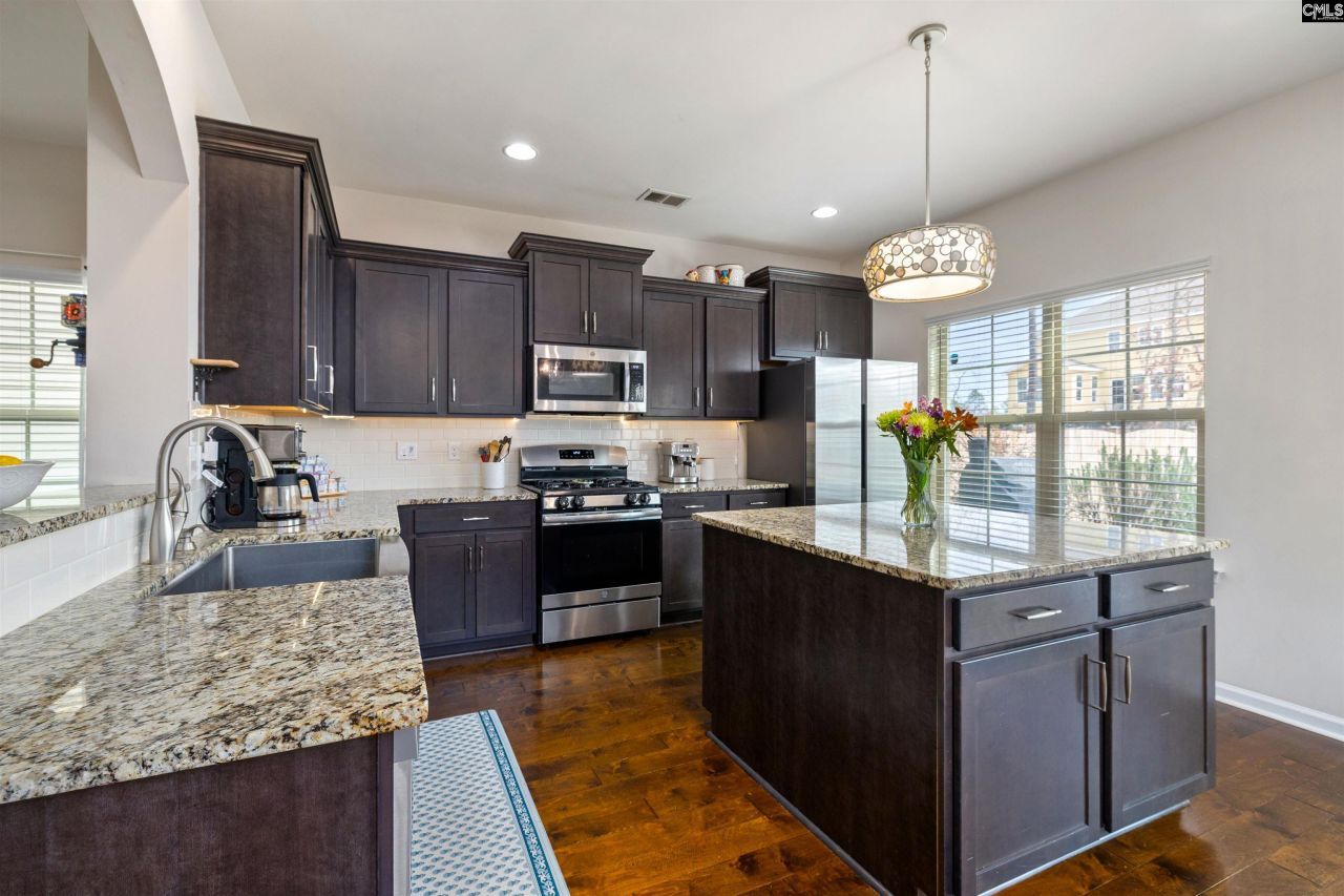 390 Gatesbrook Drive  Photo 14