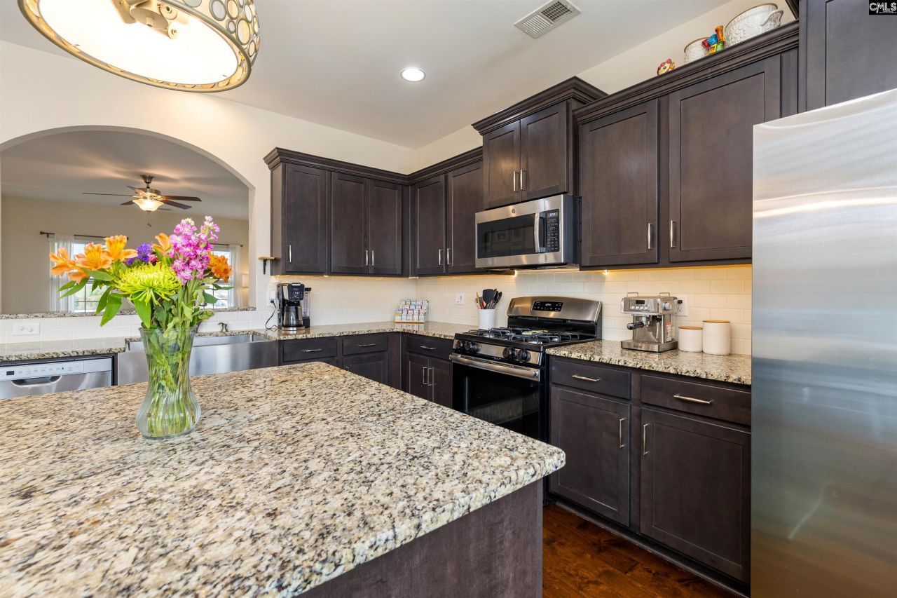 390 Gatesbrook Drive  Photo 16