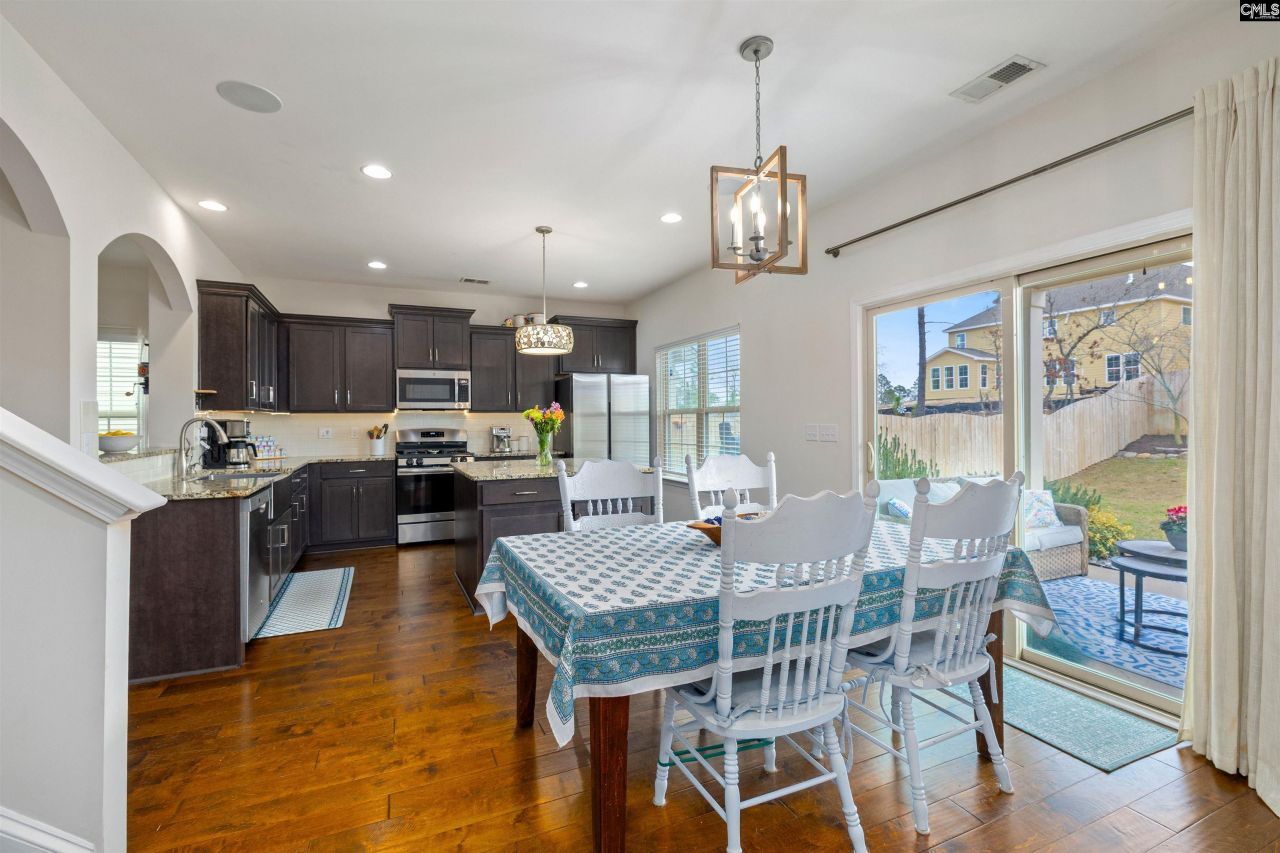 390 Gatesbrook Drive  Photo 17