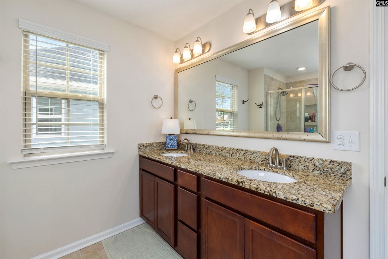 390 Gatesbrook Drive Photo 31