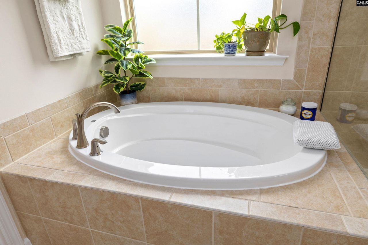 390 Gatesbrook Drive  Photo 32