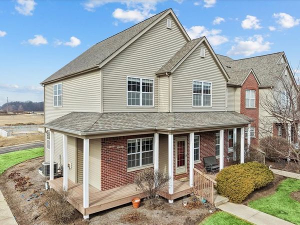 607 Clayton Circle, Unit 607, Sycamore, IL 60178