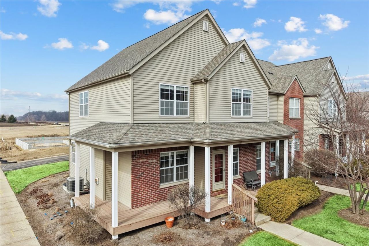 607 Clayton Circle, Unit 607, Sycamore, IL 60178 Main Photo