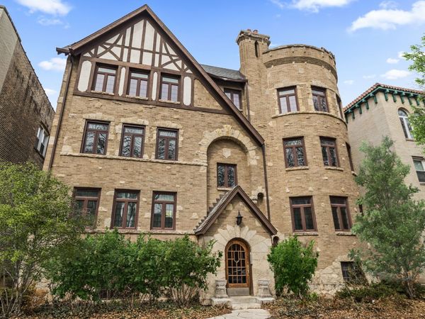 2322 W Farwell Avenue, Unit 3W, Chicago, IL 60645