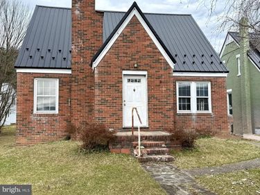 208 WOODWARD AVENUE, LOCK HAVEN, PA 17745