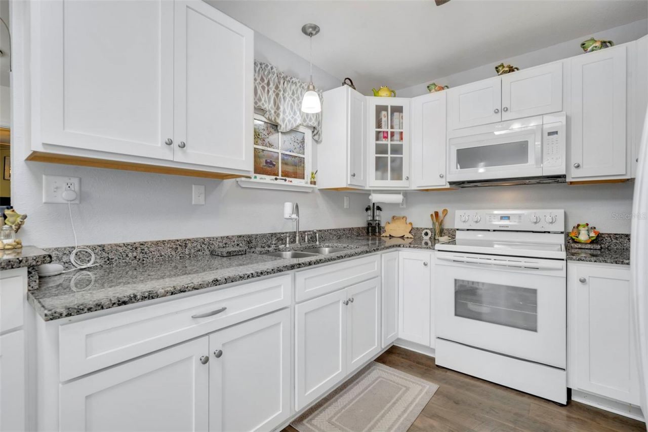 26721 Bloomfield Avenue , Yalaha, FL 34797 Photo