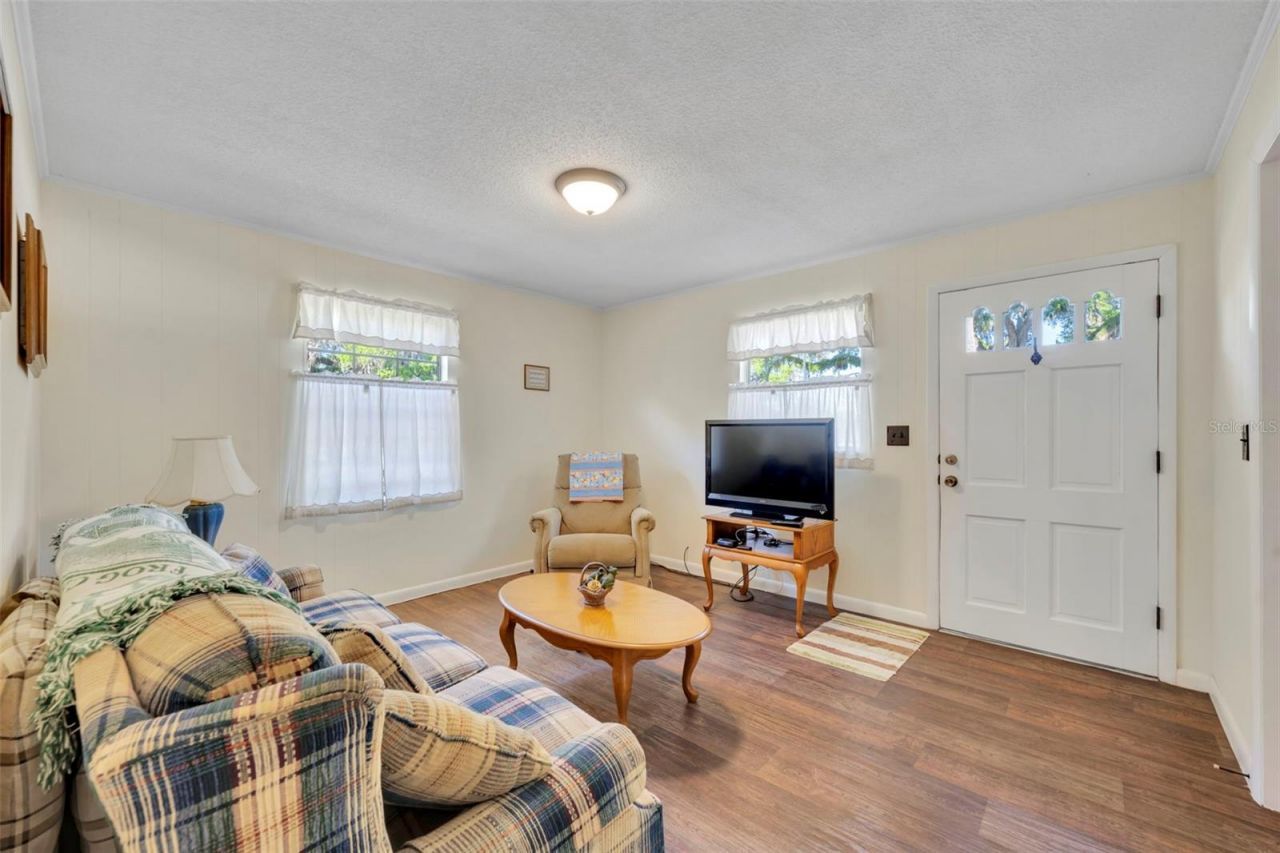 26721 Bloomfield Avenue , Yalaha, FL 34797 Photo