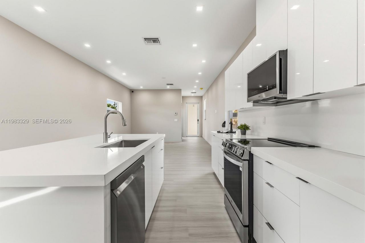 1028 NW 8th Ave , Fort Lauderdale, FL 33311 Photo