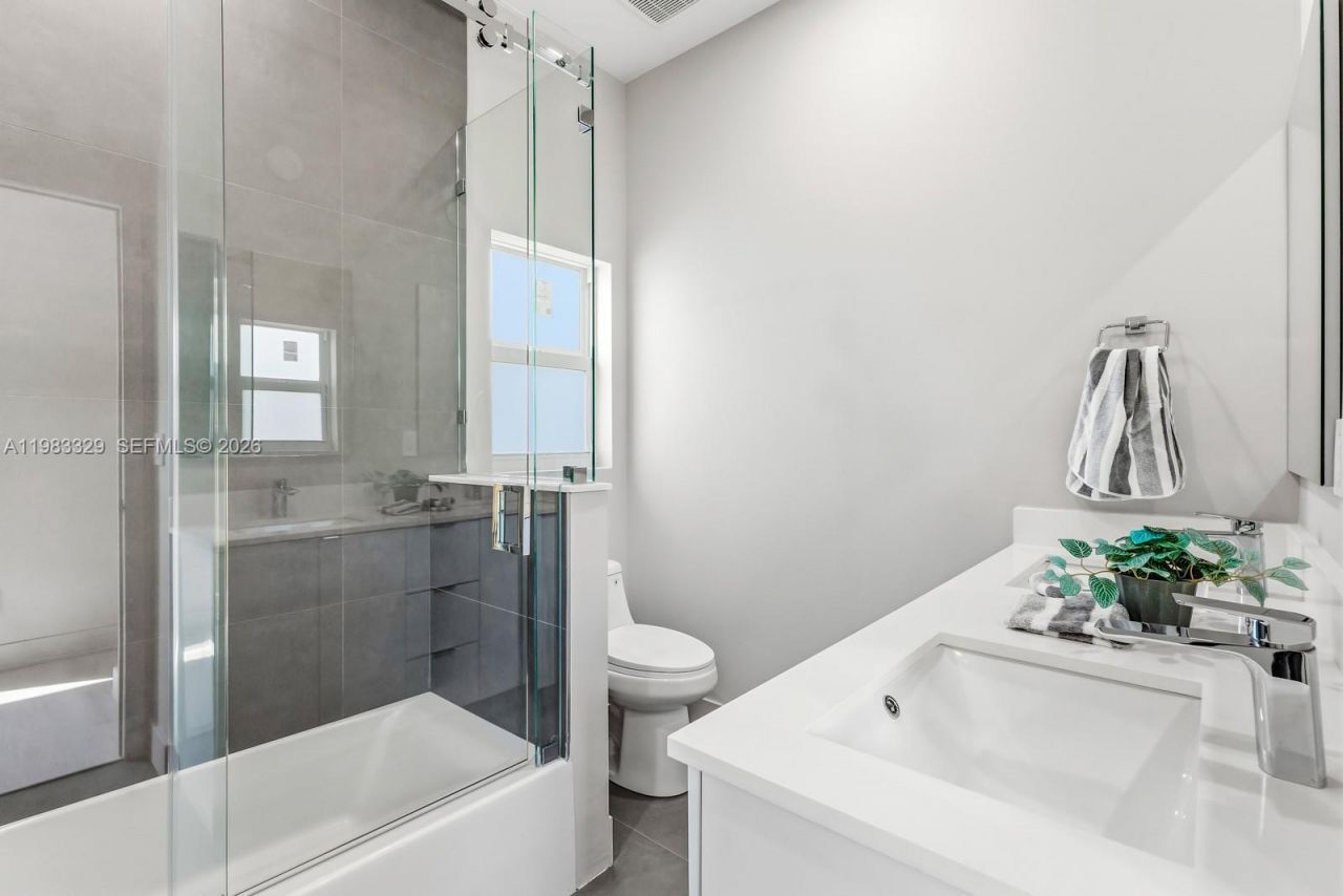 1028 NW 8th Ave, Fort Lauderdale, FL 33311 Photo