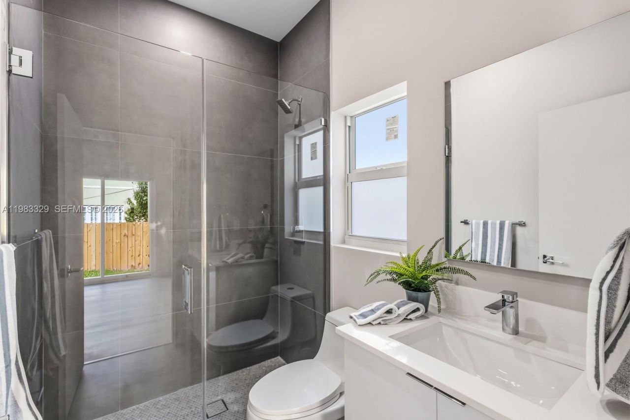 1028 NW 8th Ave , Fort Lauderdale, FL 33311 Photo