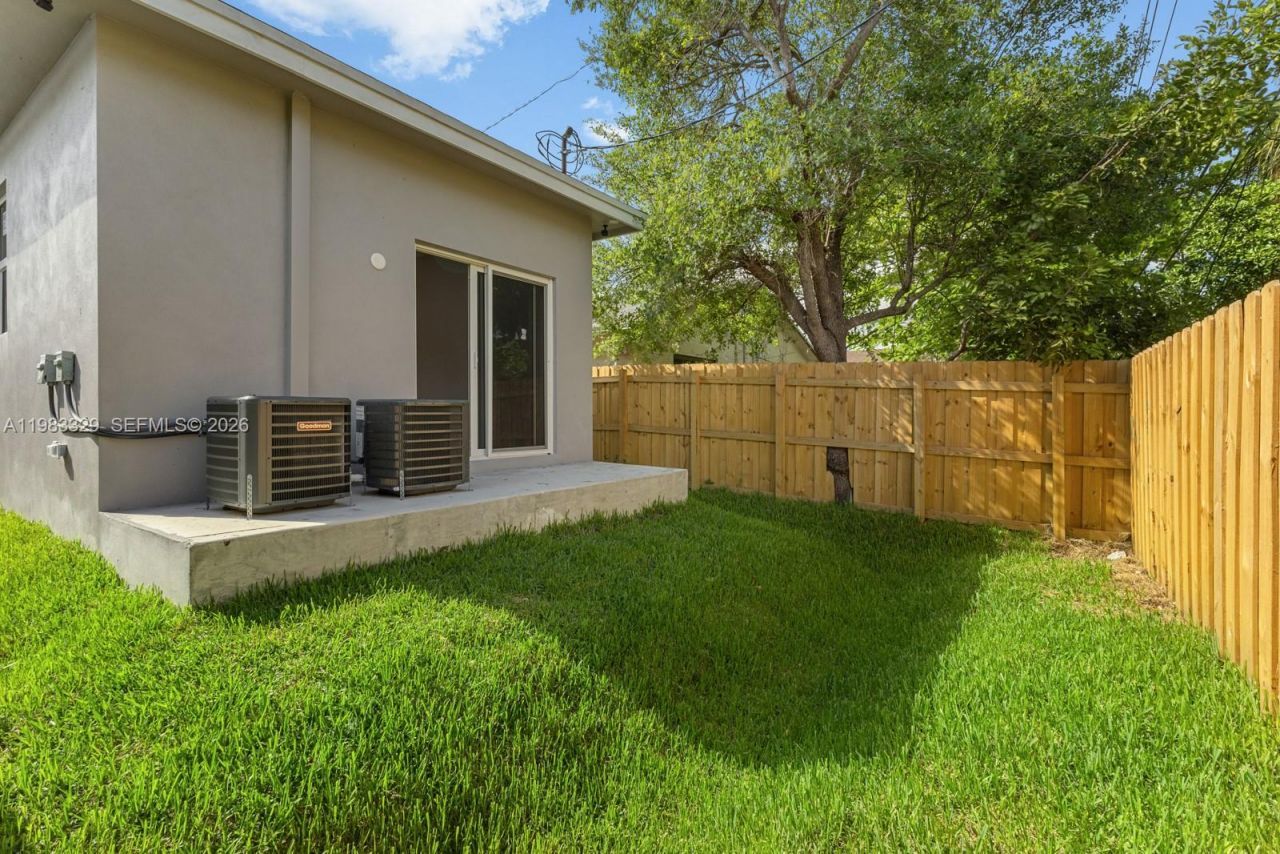 1028 NW 8th Ave , Fort Lauderdale, FL 33311 Photo